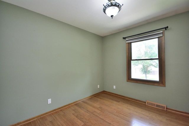 2005 Harris-Highland DRIVE, Waukesha, WI 53188
