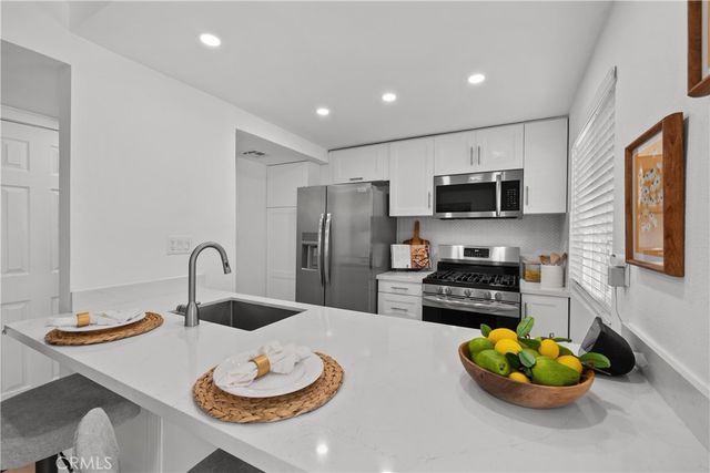 26914 Via Terraza, Saugus, CA 91350