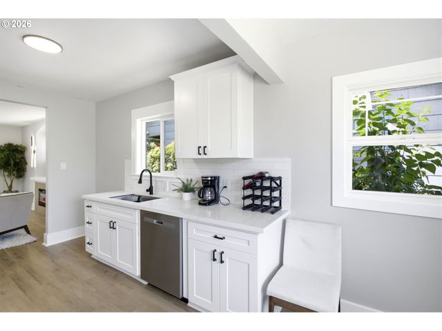 625 N STAFFORD St, Portland, OR 97217