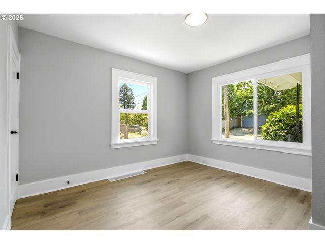 625 N STAFFORD St, Portland, OR 97217
