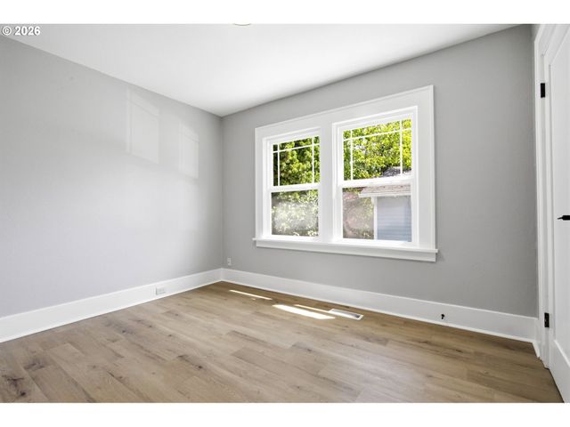 625 N STAFFORD St, Portland, OR 97217