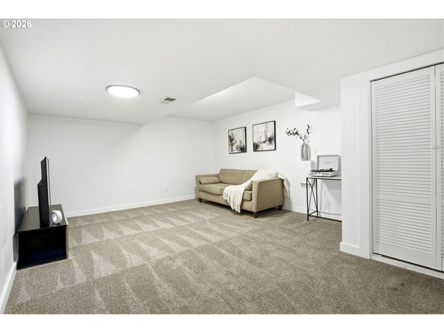 625 N STAFFORD St, Portland, OR 97217