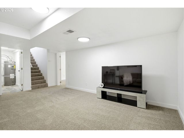 625 N STAFFORD St, Portland, OR 97217
