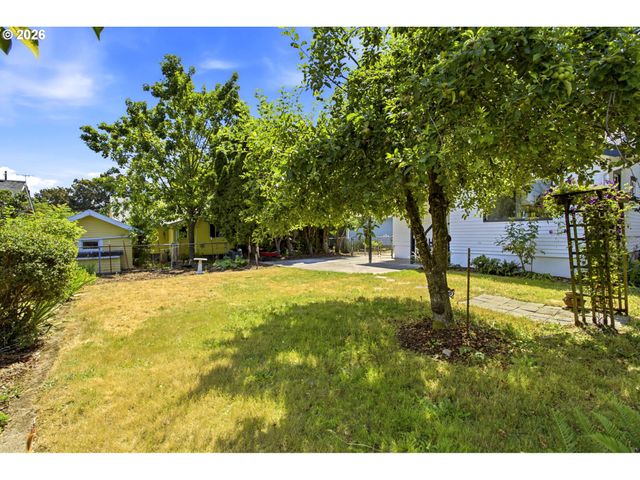 625 N STAFFORD St, Portland, OR 97217