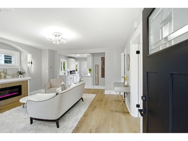 625 N STAFFORD St, Portland, OR 97217
