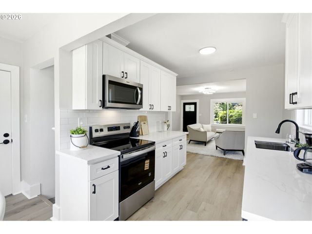 625 N STAFFORD St, Portland, OR 97217