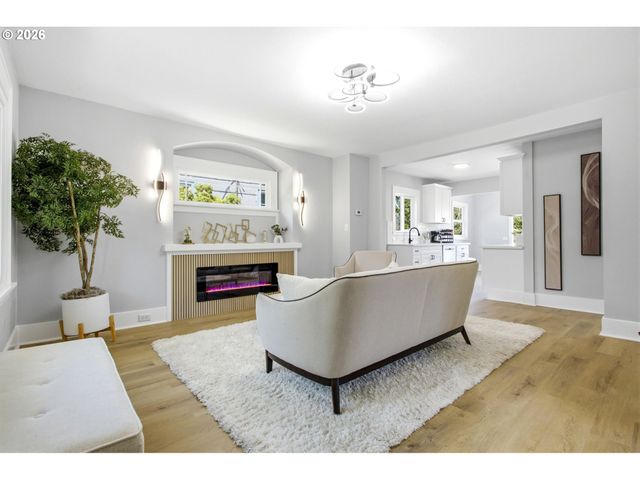 625 N STAFFORD St, Portland, OR 97217