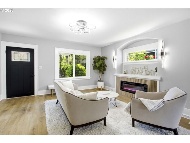 625 N STAFFORD St, Portland, OR 97217