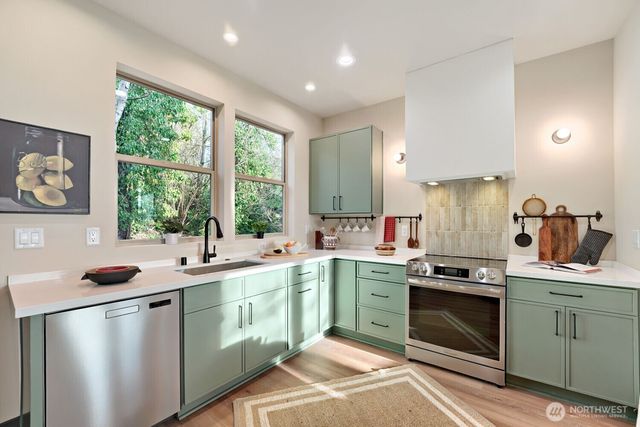4586 22nd Avenue SW, Seattle, WA 98106
