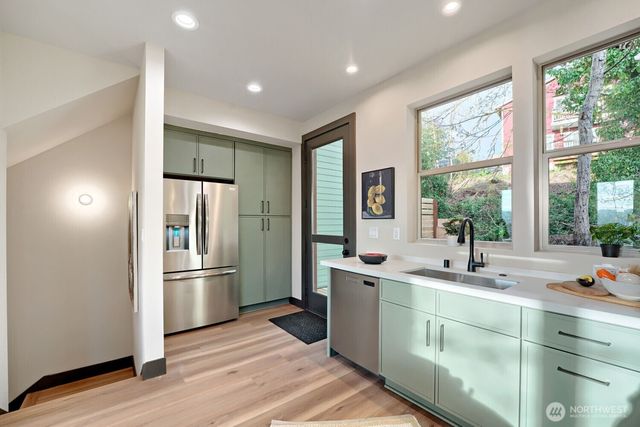 4586 22nd Avenue SW, Seattle, WA 98106