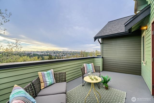 4586 22nd Avenue SW, Seattle, WA 98106