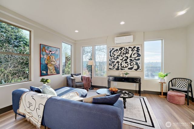 4586 22nd Avenue SW, Seattle, WA 98106