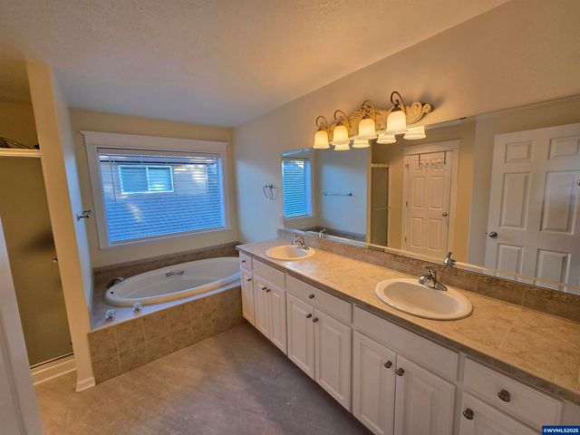 2354 Bluebell Av SE, Salem, OR 97306