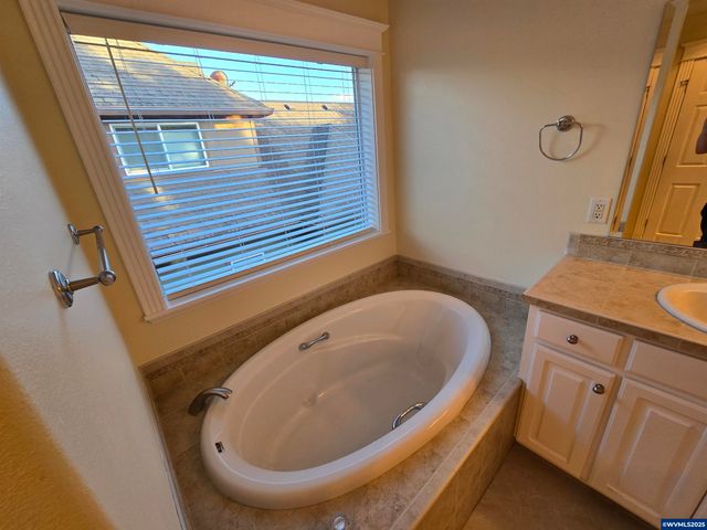 2354 Bluebell Av SE, Salem, OR 97306