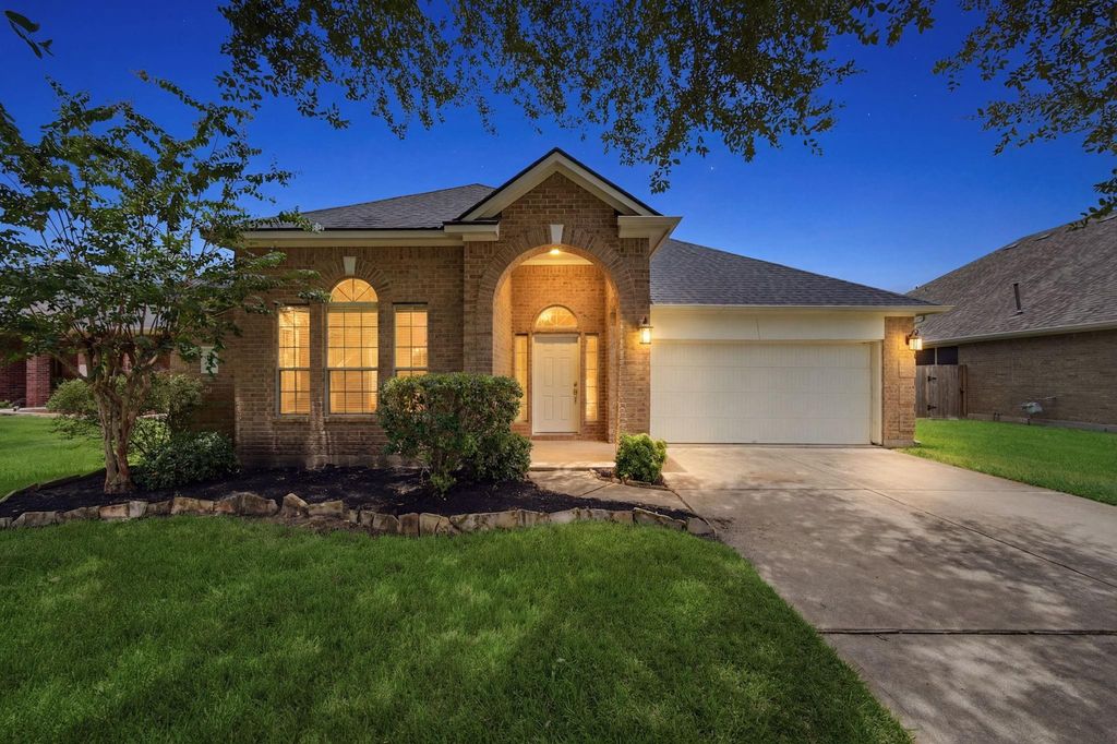 4207 Canterbury Park Lane, Pearland, TX 77584