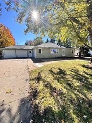 1129 E GRANDVIEW Boulevard, Millcreek, PA 16504