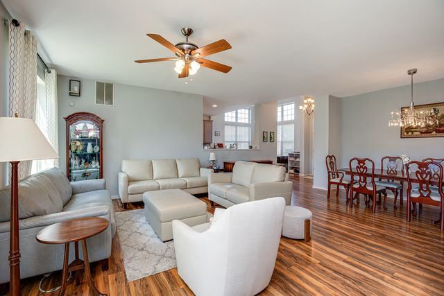 1861 Foxridge Court 1, Aurora, IL 60502