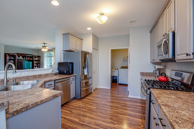 1861 Foxridge Court 1, Aurora, IL 60502