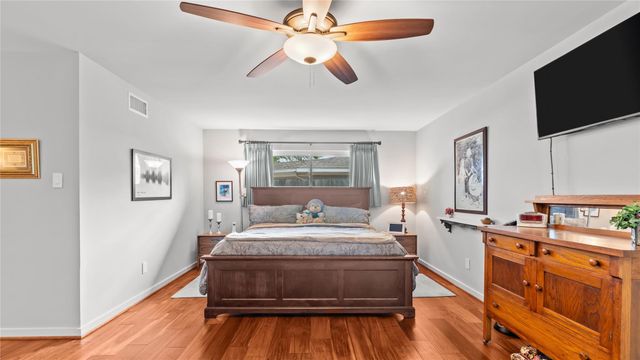 5222 N Braeswood Boulevard, Houston, TX 77096