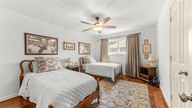 5222 N Braeswood Boulevard, Houston, TX 77096