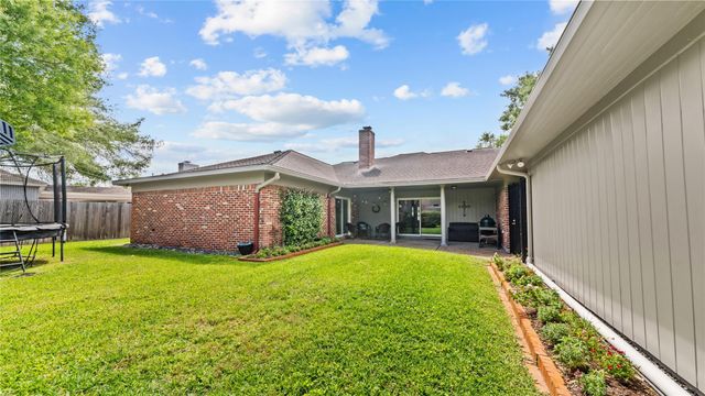 5222 N Braeswood Boulevard, Houston, TX 77096