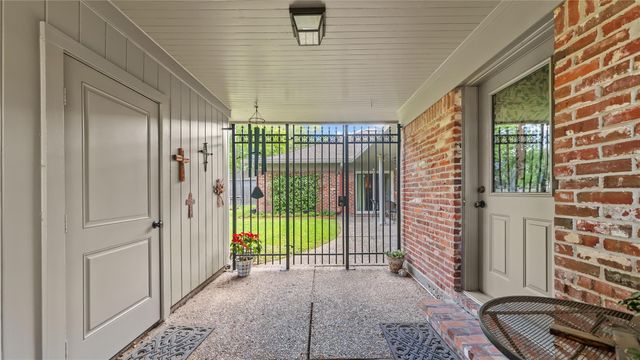 5222 N Braeswood Boulevard, Houston, TX 77096