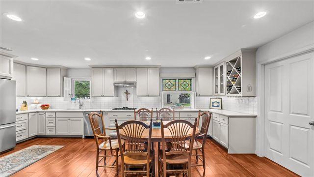 5222 N Braeswood Boulevard, Houston, TX 77096