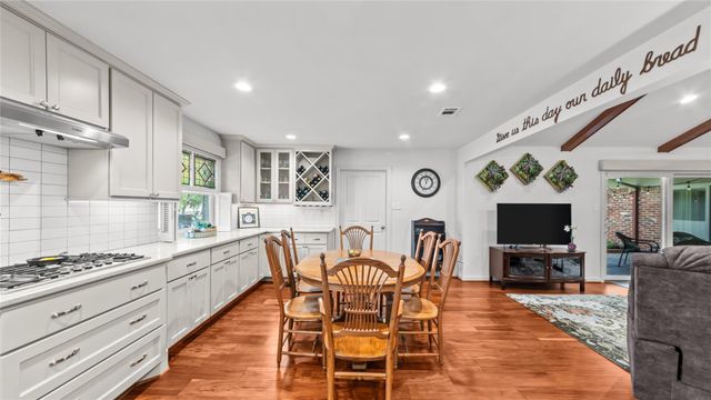 5222 N Braeswood Boulevard, Houston, TX 77096