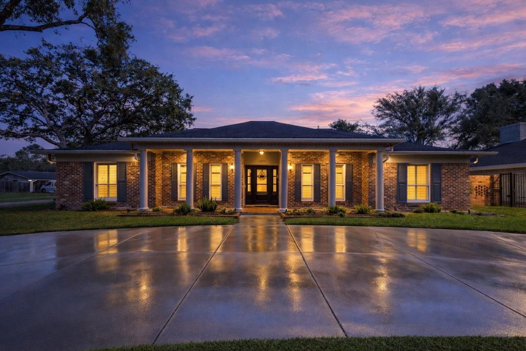 5222 N Braeswood Boulevard, Houston, TX 77096