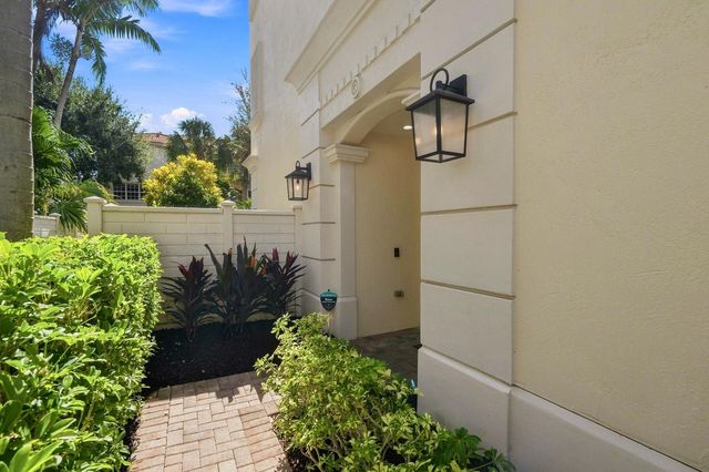 5550 NE Trieste Terrace, Boca Raton, FL 33487