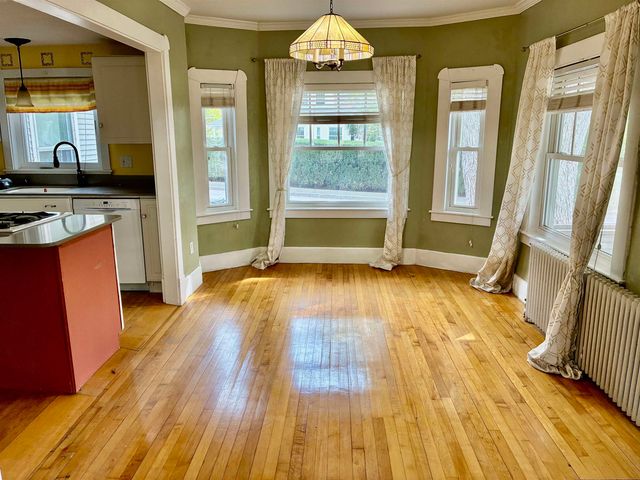 59 Riverview Place, Manchester, NH 03104