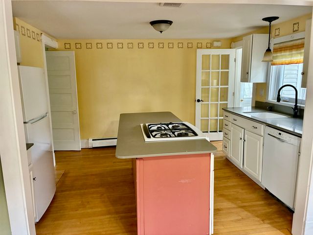 59 Riverview Place, Manchester, NH 03104