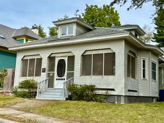 59 Riverview Place, Manchester, NH 03104