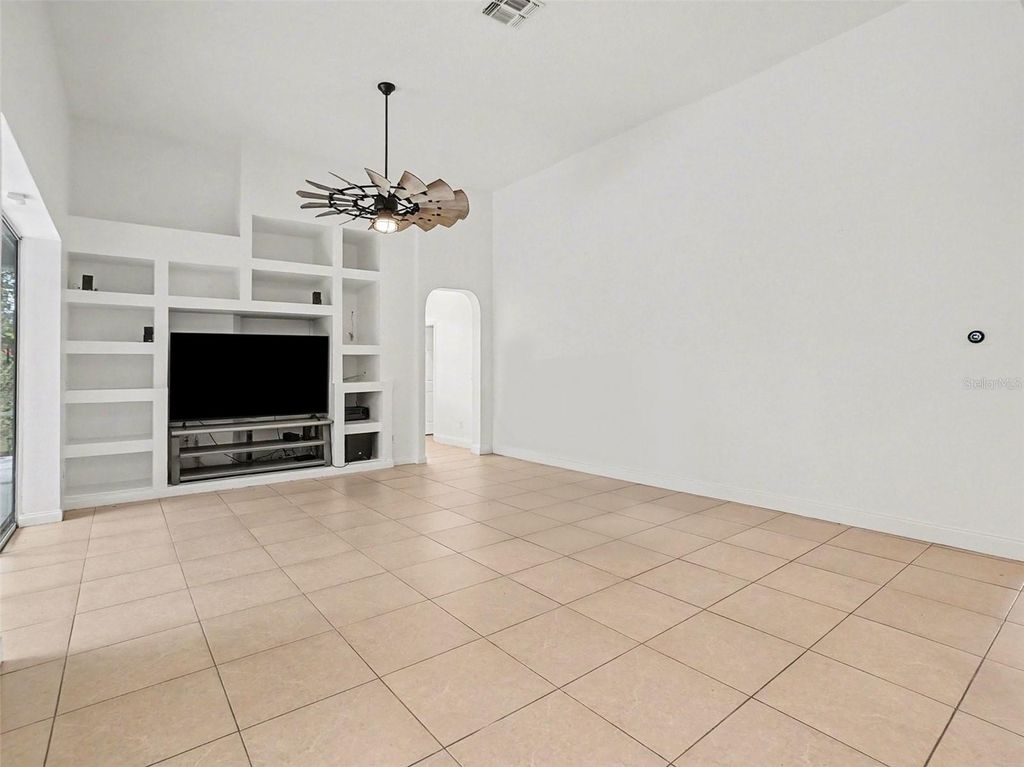 Image 15 of property listing at 9181 WICKHAM WAY, Orlando, FL 32836