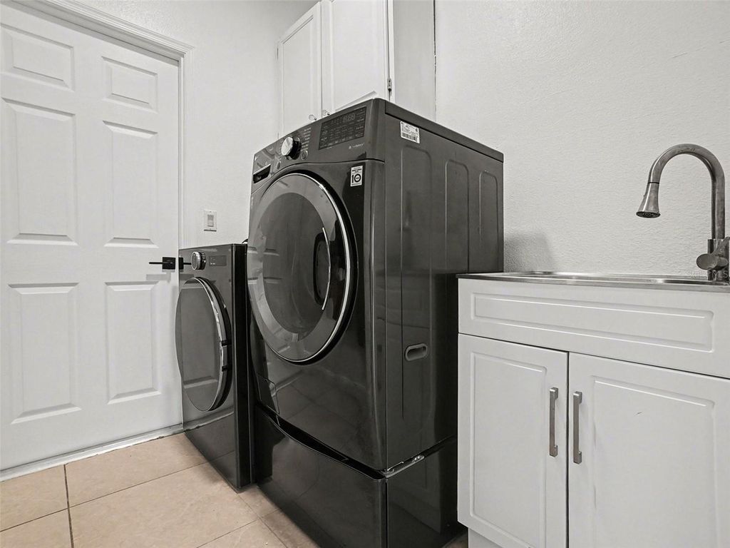 Image 36 of property listing at 9181 WICKHAM WAY, Orlando, FL 32836