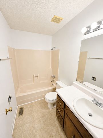 280 Donna Dr Apt A, Hendersonville, TN 37075