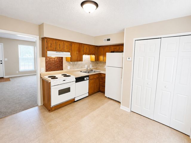 280 Donna Dr Apt A, Hendersonville, TN 37075
