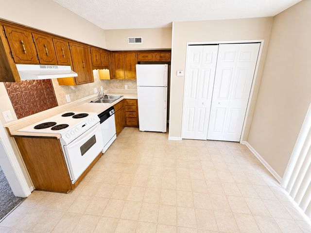 280 Donna Dr Apt A, Hendersonville, TN 37075