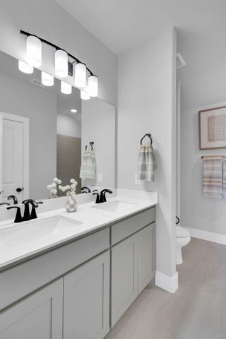 1908 Barrix Lane, Desoto, TX 75115