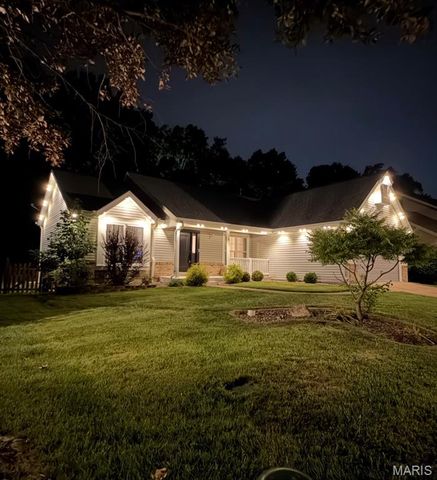 819 Oakmoor Drive, Fenton, MO 63026