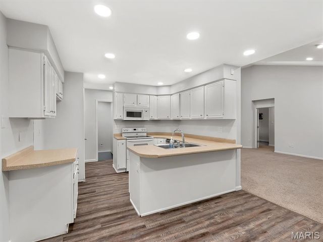 819 Oakmoor Drive, Fenton, MO 63026