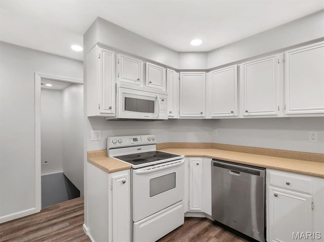 819 Oakmoor Drive, Fenton, MO 63026