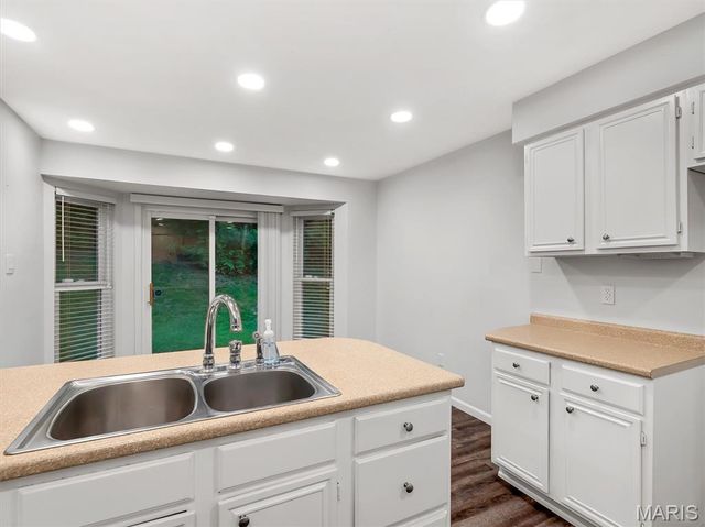 819 Oakmoor Drive, Fenton, MO 63026