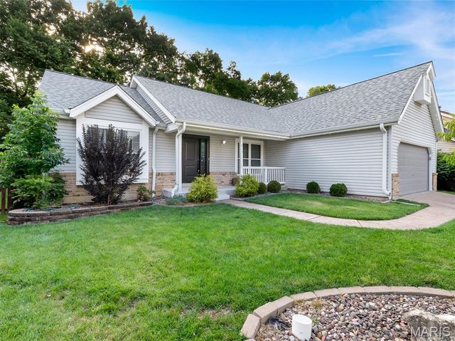 819 Oakmoor Drive, Fenton, MO 63026