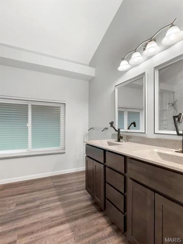 819 Oakmoor Drive, Fenton, MO 63026