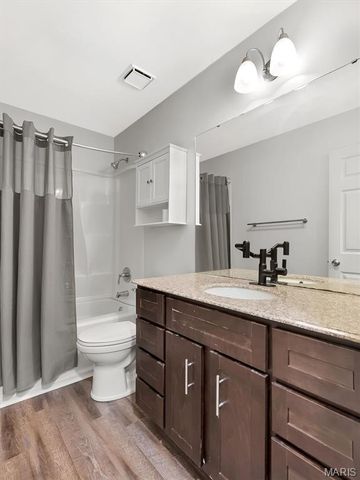 819 Oakmoor Drive, Fenton, MO 63026
