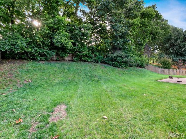 819 Oakmoor Drive, Fenton, MO 63026