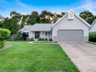 819 Oakmoor Drive, Fenton, MO 63026