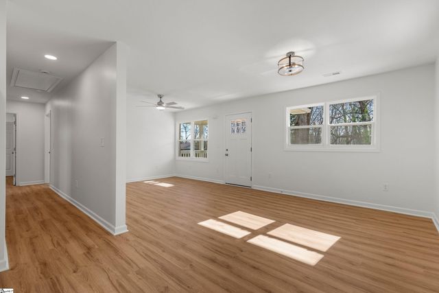 805 E Florida Street, Clinton, SC 29325