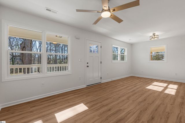 805 E Florida Street, Clinton, SC 29325